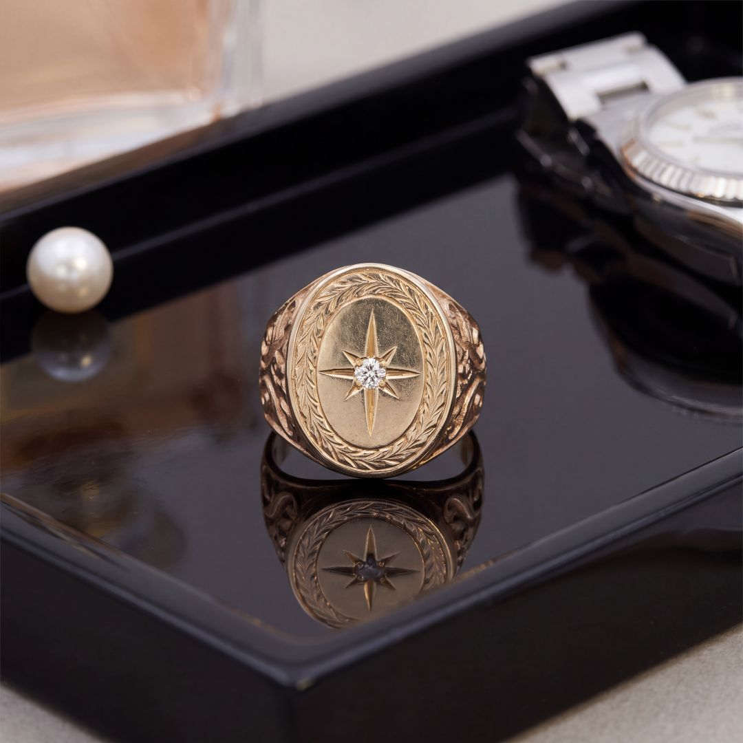Oval Part Engraved Signet Diamond set