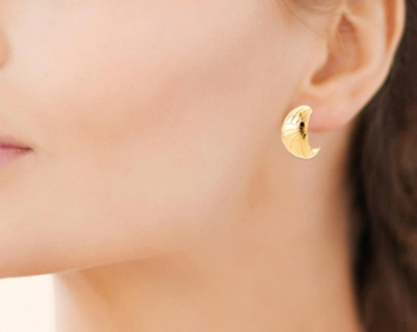 18ct Yellow Gold Plated Alloy Crescent Moon Stud